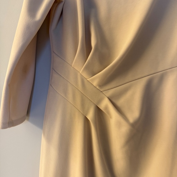 Maggy London Women's Scuba Crepe Pleat Tuck Waist Dress, Horn Cream White 10 - Picture 2 of 8